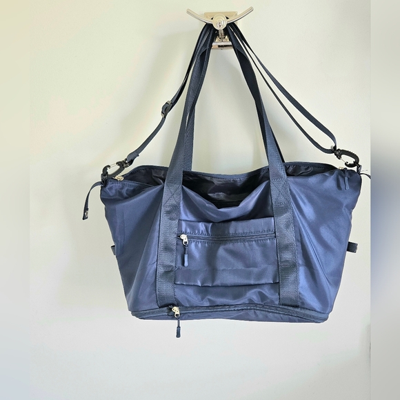 Foldie Travel Bag With Shoulder Strap - Picture 3 of 5